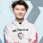 Sinatraa playing for Sentinels Valorant