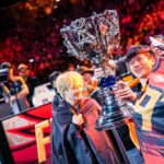 FPX lifting Summoner's Cup at Worlds 2020