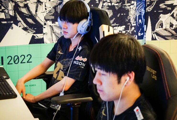 GALA and Ming playing MSI 2022 remotely for RNg