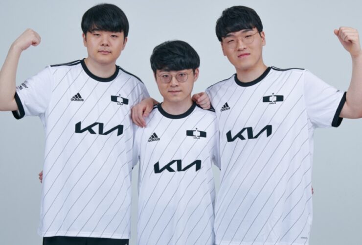 image for article: "League of Legends 2023 rostermania: LCK & LPL rosters and rumors"